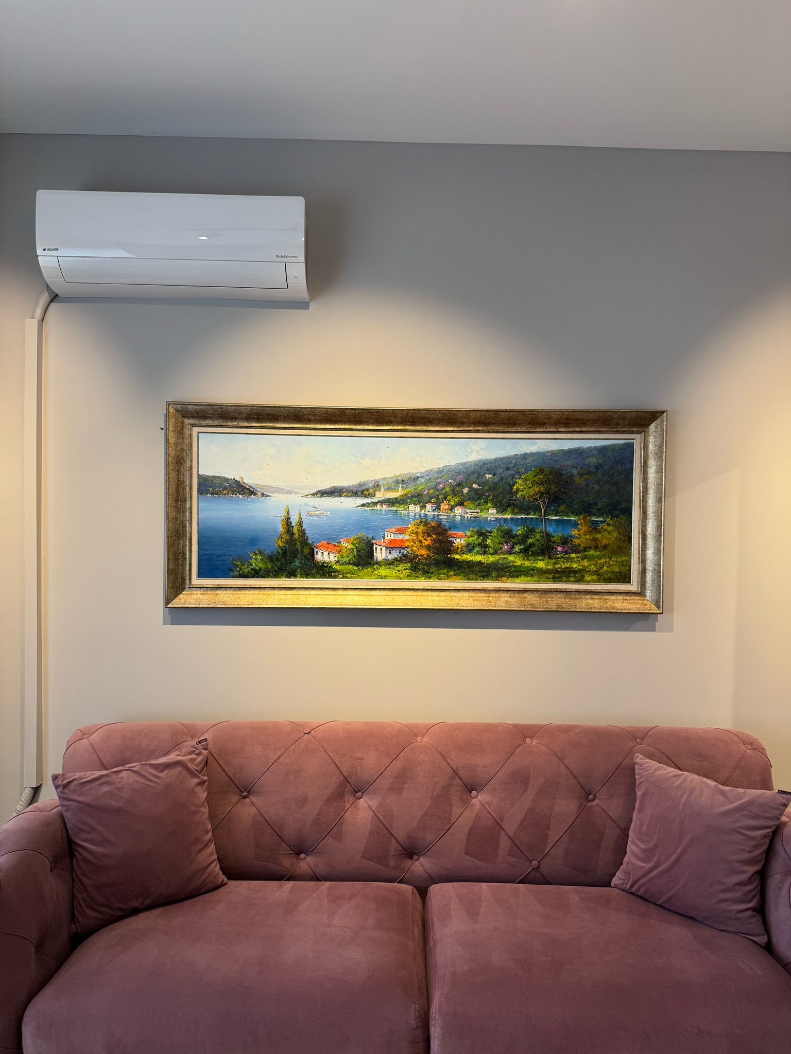 Sanat severimizin en güzel köşesinde yerini alan yağlı boya tablomuz. İyi günlerde kullanınız.