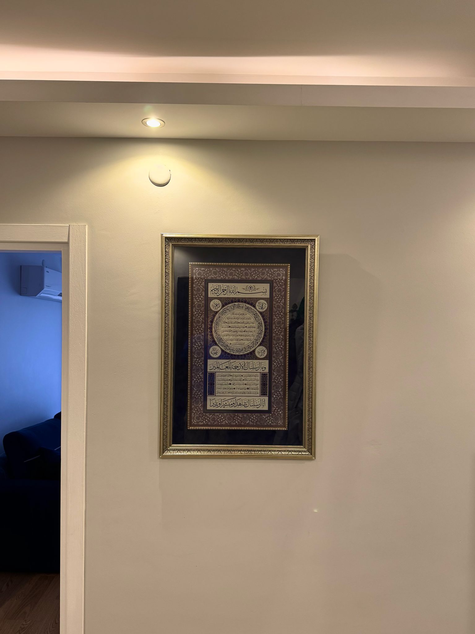 Sanat severimizin en güzel köşesinde yerini alan el yazması eserimiz.İyi günlerde kullanınız.