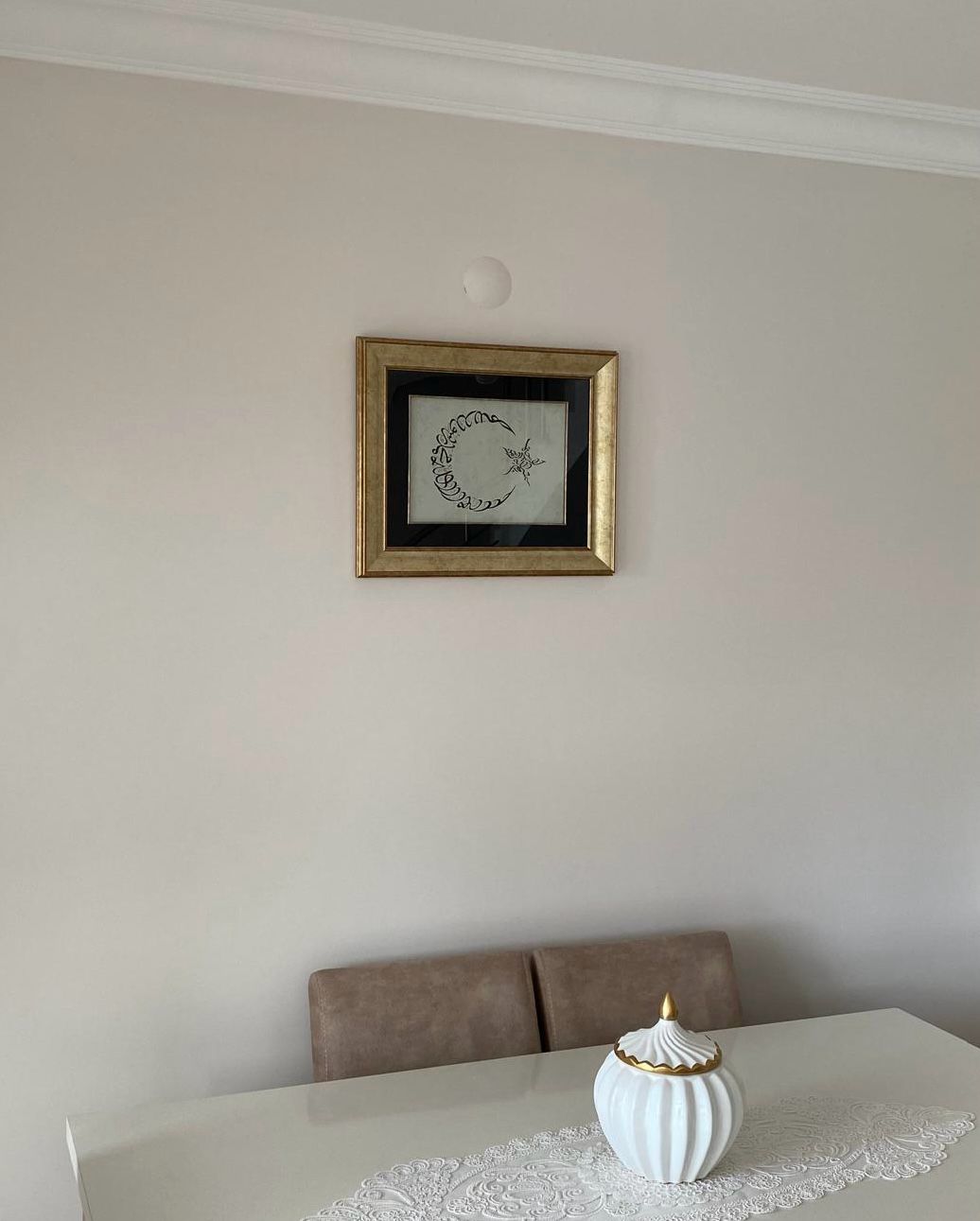 Sanat severimizin en güzel köşesinde yerini alan eserimiz. İyi günlerde kullanınız.